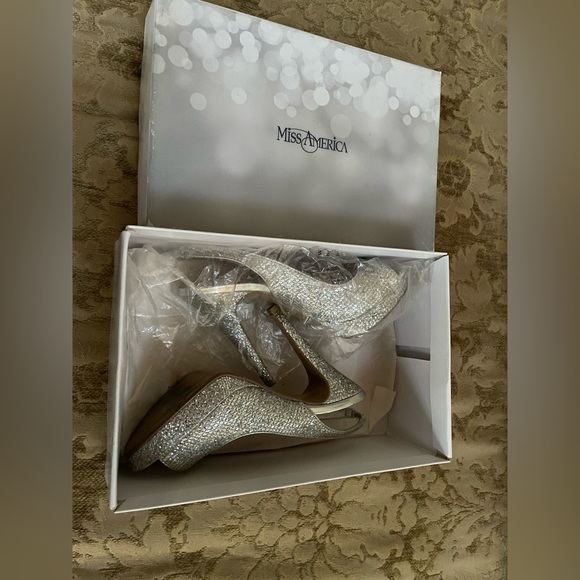 👸🏻Miss America gorgeous silver sparkly glitter platform heels! Worn 4x ✨in box - Picture 11 of 14
